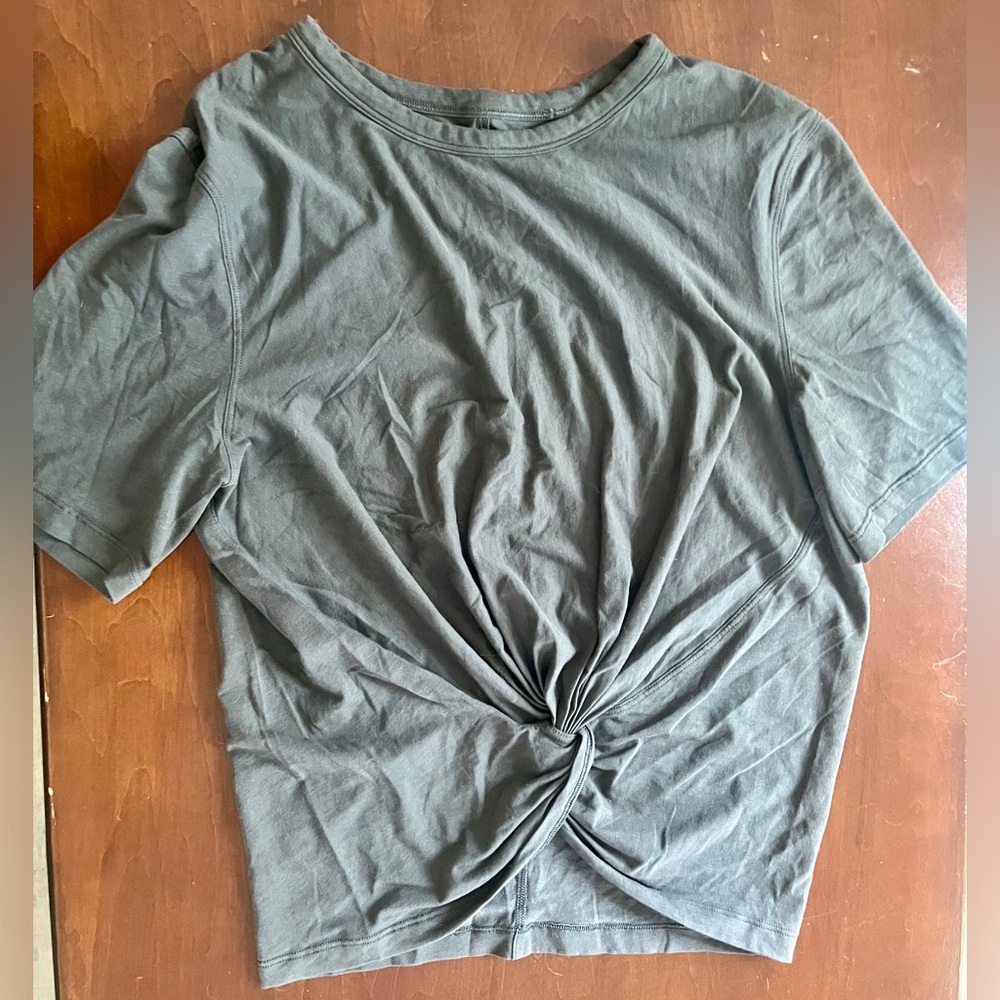 Like new graphite grey lululemon twist shirt